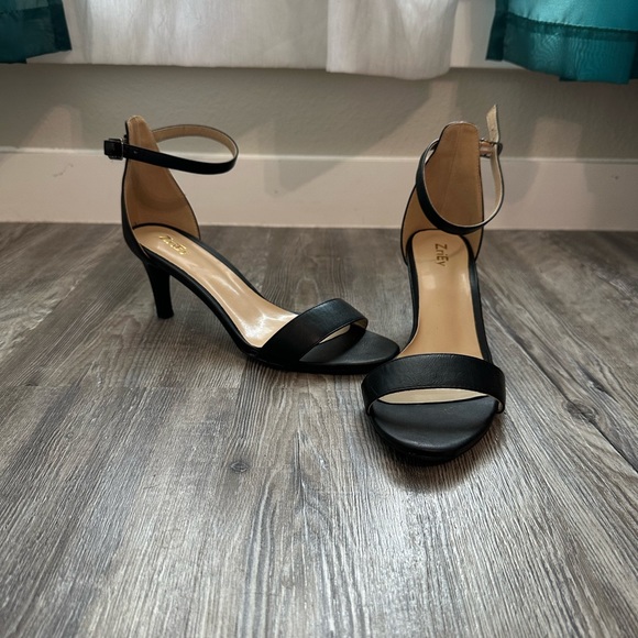 Black kitten heels - Picture 1 of 2